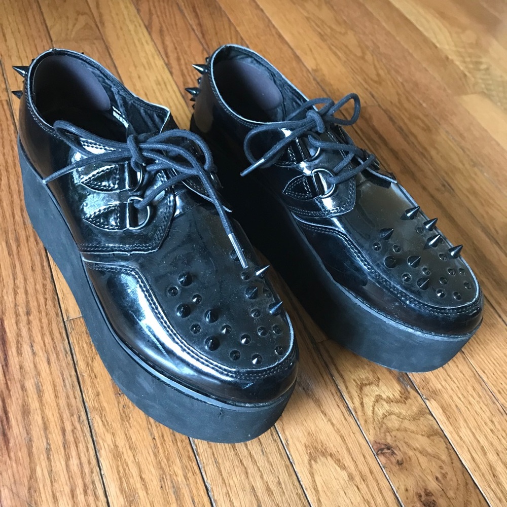 YRU Spiked Black Kreepers